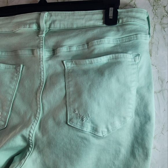 Old Navy Rockstar Mid Rise Distressed Skinny Jeans - Picture 9 of 14